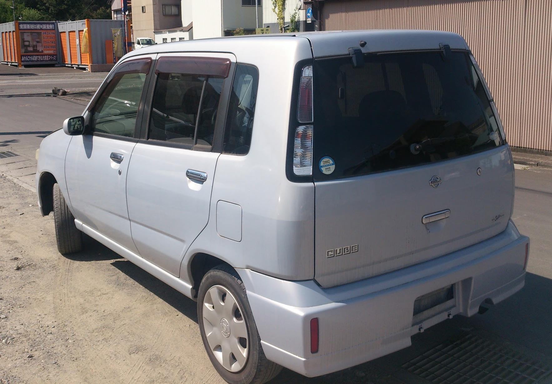 Квадратный номер на Nissan Cube