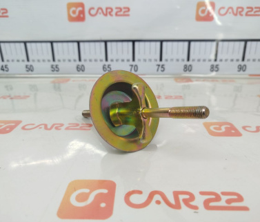 болт крепления запасного колеса