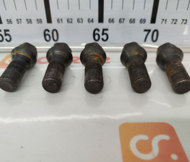 болт колеса