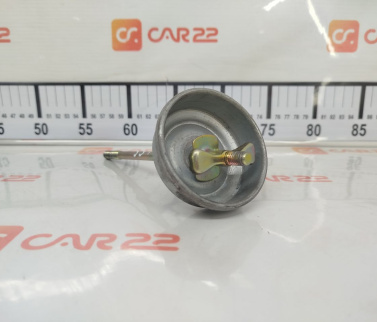 болт крепления запасного колеса