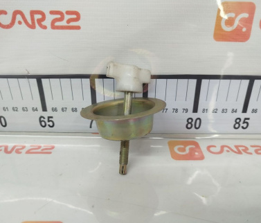 болт крепления запасного колеса