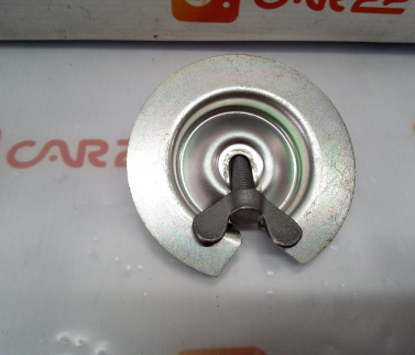 болт крепления запасного колеса