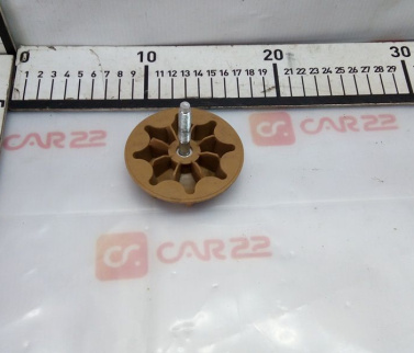 болт крепления запасного колеса