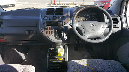 Mercedes-Benz V230