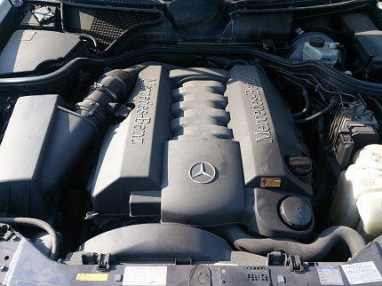 Mercedes-Benz S210
