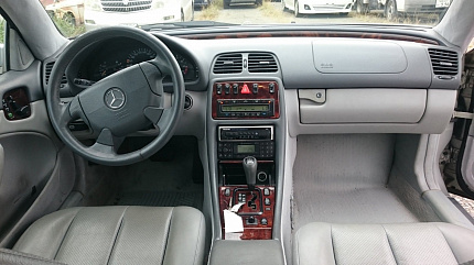 Mercedes-Benz CLK320